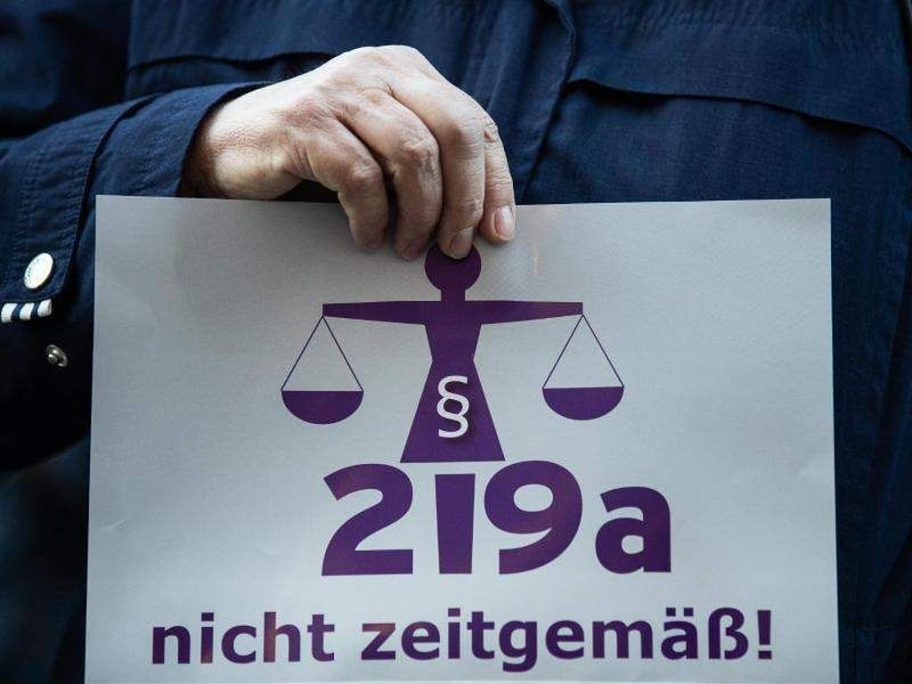 Für eine Abschaffung des umstrittenen Paragrafen 219a gäbe es im Bundestag eigentlich eine Mehrheit. Foto: Silas Stein