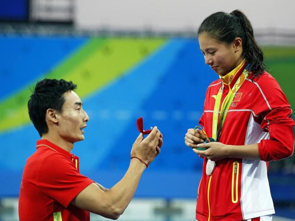 He Zi (r.) erhielt einen Heiratsantrag von ihrem Mannschaftskollegen Ki Qin. Foto: Patrick B. Kraemer