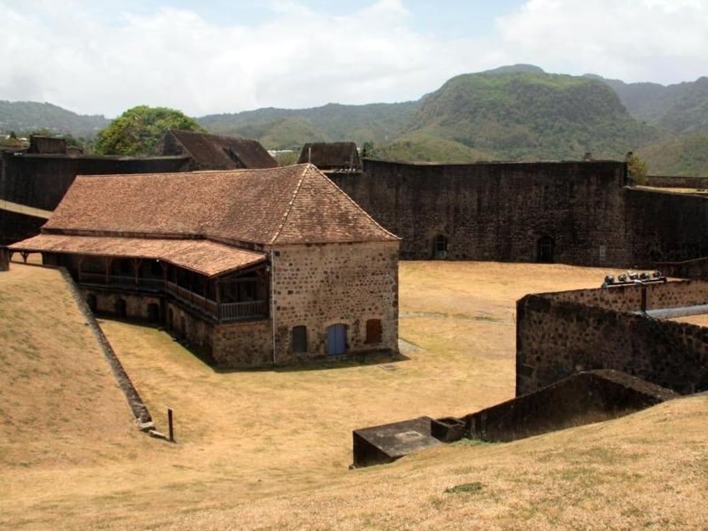 Im Fort Delgrès können Besucher zwischen den Gemäuern der alten Kolonialherren herumlaufen. Die Franzosen nutzten die Festung, um Guadeloupe zu verteidigen. Foto: Sabine Glaubitz