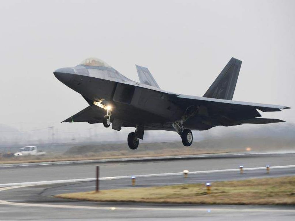 Ein F-22 Raptor der US-Air Force startet in Gwangju (Südkorea) von einer Militärbasis. Foto: Yonhap/AP/dpa
