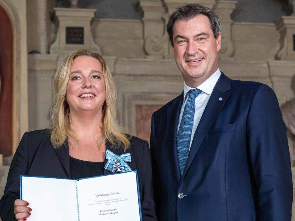 Ministerpräsident Markus Söder hat Katharina Wagner mit dem Bayerischen Verdienstorden geehrt. Foto: Peter Kneffel