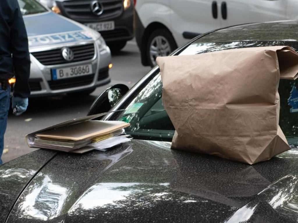 Gesichertes Beweismaterial: Bei der Razzia soll es vor allem um den Verkauf von Kokain gegangen sein. Foto: Paul Zinken