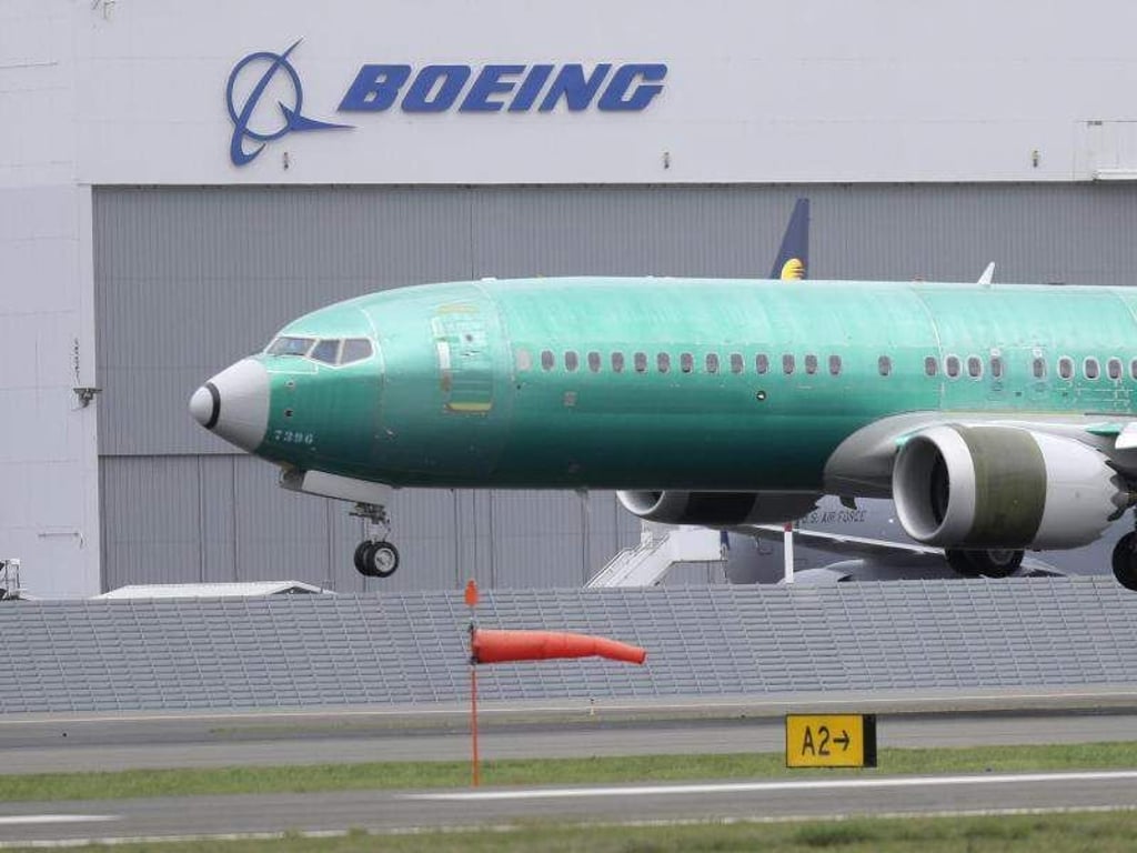 Die US-Flugaufsichtsbehörde FAA muss die Änderungen noch zertifizieren, bevor die Boeing 737 Max wieder fliegen darf. Foto: Ted S. Warren/AP/dpa