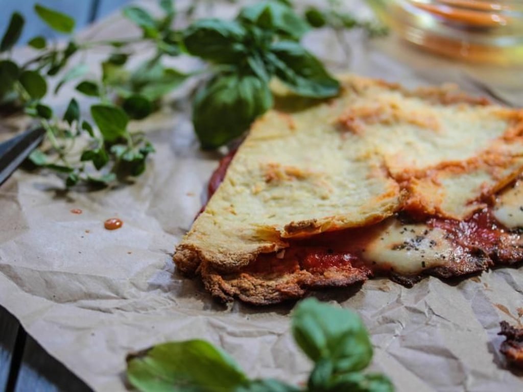 Aus Blumenkohl lässt sich auch ein leckerer Pizzateig zubereiten. Foto: Aileen Kapitza