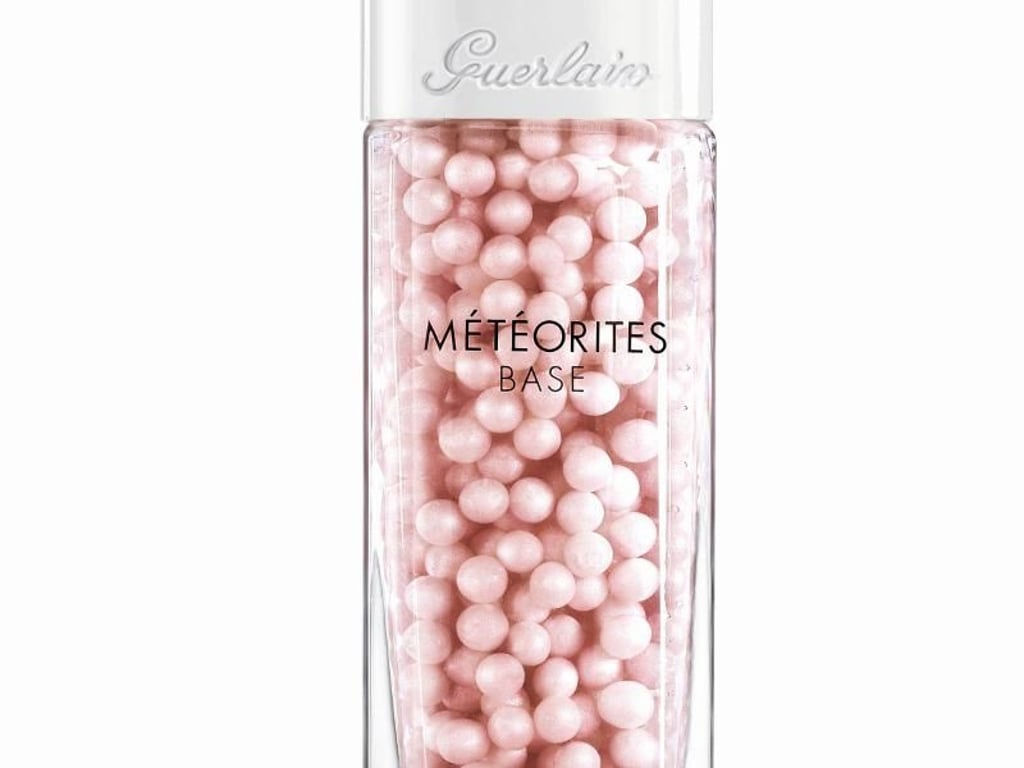 Für einen strahlenden und ebenmäßigen Teint soll die Base Météorites von Guerlain sorgen. Foto: Guerlain