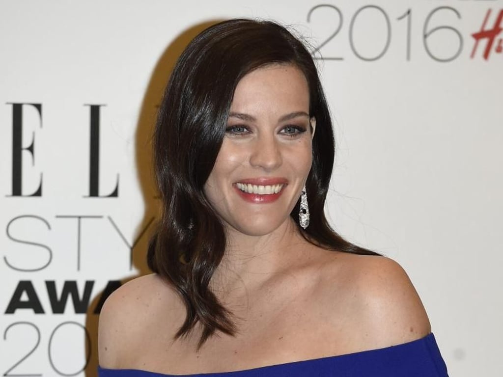 Baby Lula hilft Mama Liv Tyler bei der Arbeit. Foto: Facundo Arrizabalaga
