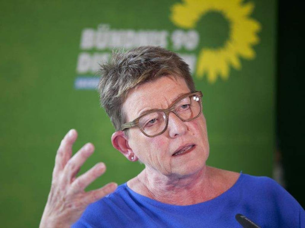 Claudia Dalbert spricht bei einer Pressekonferenz. Foto: Johannes Stein/Archiv