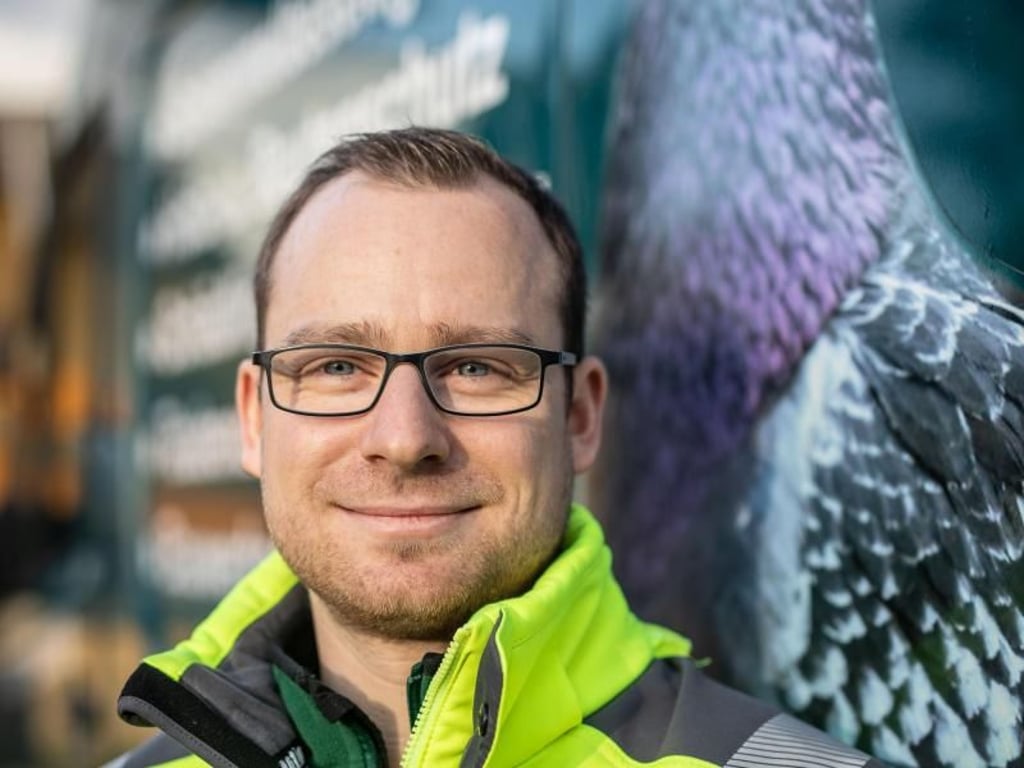 Luis Blumenstein möchte später im Familienbetrieb, in dem er aktuell noch seine Ausbildung absolviert, die Bereiche Holz- und Bautenschutz erweitern. Foto: Frank Rumpenhorst