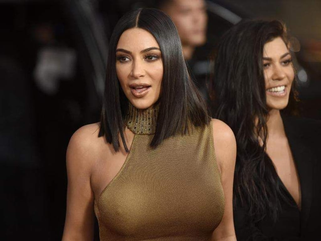 Kim Kardashian West (l) und ihre Schwester Kourtney haben Millionen gescheffelt. Foto: Chris Pizzello