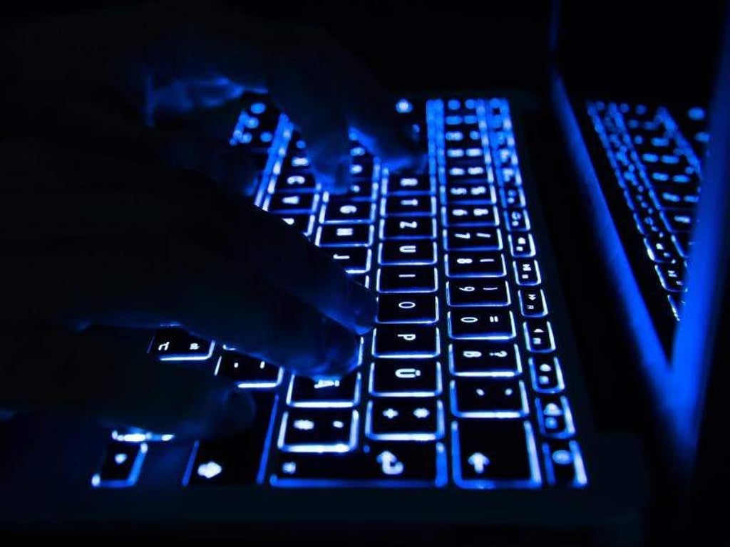 Gefälschte E-Mails bringen derzeit den Trojaner Emotet in den Umlauf. Internetnutzer sollten auch bei vermeintlich bekannten Absendern Links nicht sofort öffnen. Foto: Franziska Gabbert