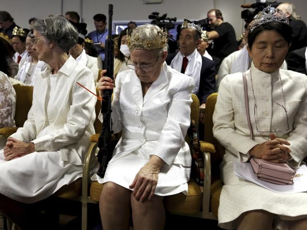 Gesegnete Waffen in der Kirche World Peace and Unification Sanctuary: Die Gemeinde hatte ihre Mitglieder aufgefordert, Waffen in den Gottesdienst mitzunehmen. Foto: Jacqueline Larma/AP