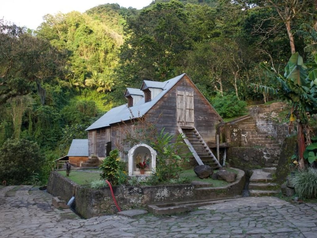Hort für Ökotouristen: die Plantage Habitation La Grivelière in den Bergen. Dort herrschte einmal der «Habitant», der weiße Besitzer, über die mittellosen schwarzen Sklaven - ein Stück Geschichte wird dort heute noch erlebbar. Foto: CTIG/Jad Davenport