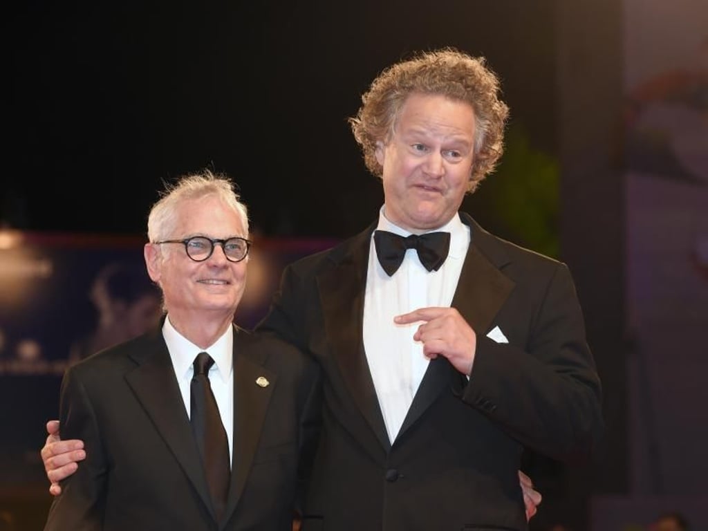 Regisseur Florian Henckel von Donnersmarck (r) und der Kameramann Caleb Deschanel bei der Premiere von «Werk ohne Autor» in Venedig. Foto: Felix Hörhager