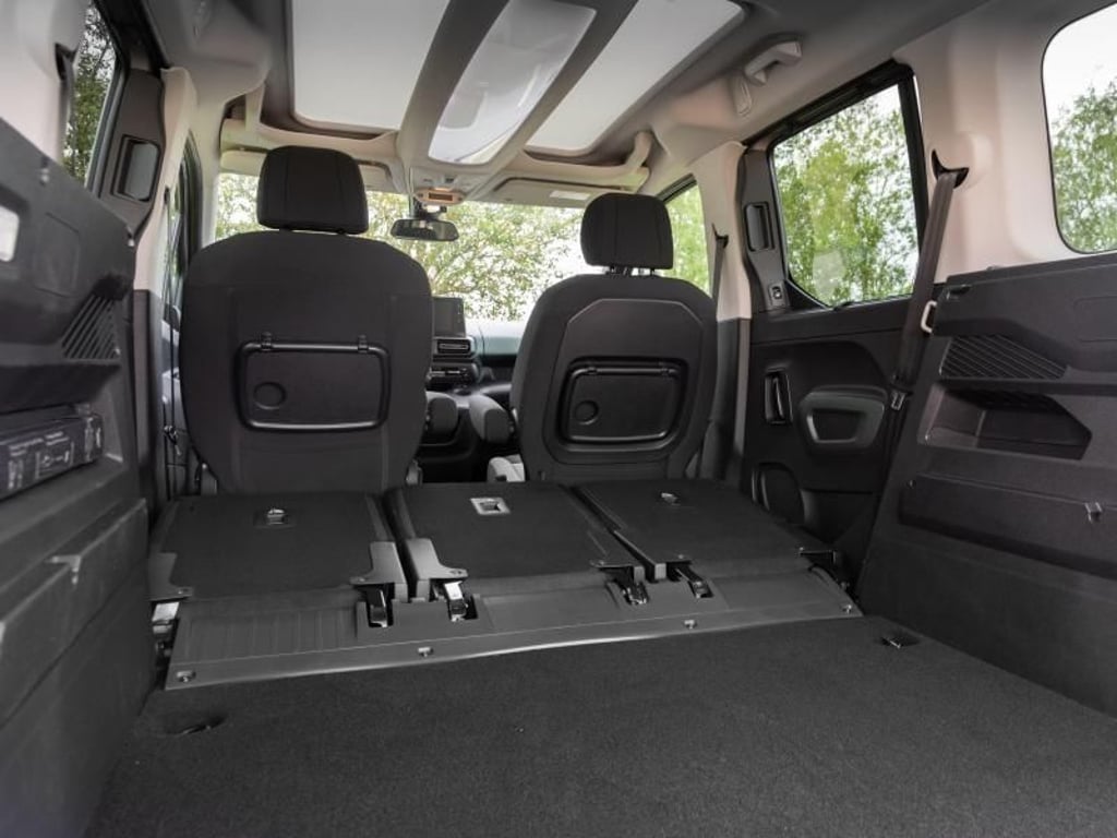 Der Kofferraum ist sehr geräumig und im Vergleich zum Vorgänger um 100 Liter gewachsen. Die Sitze in der zweiten Reihe lassen sich umklappen - dann gewinnt man noch mehr Staurau. Foto: Citroën