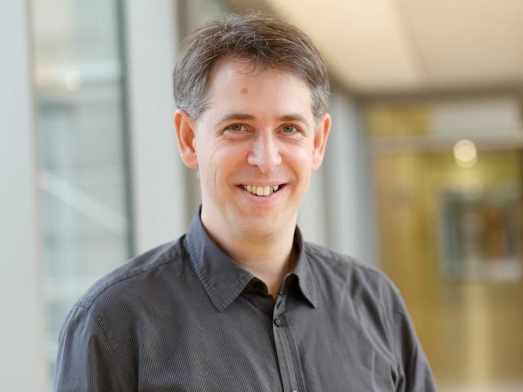 Prof. Dr. Stefan Pfister ist Direktor der Präklinischen und Pädiatrischen Onkologie am Hopp-Kindertumorzentrum in Heidelberg (KiTZ). Foto: Philipp Benjamin/KiTZ