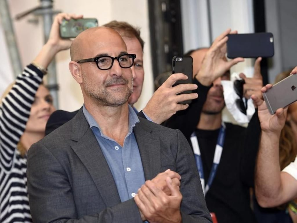 Der «Spotlight»-Star Stanley Tucci nimmt ein Bad in der Menge. Foto: Claudio Onorati