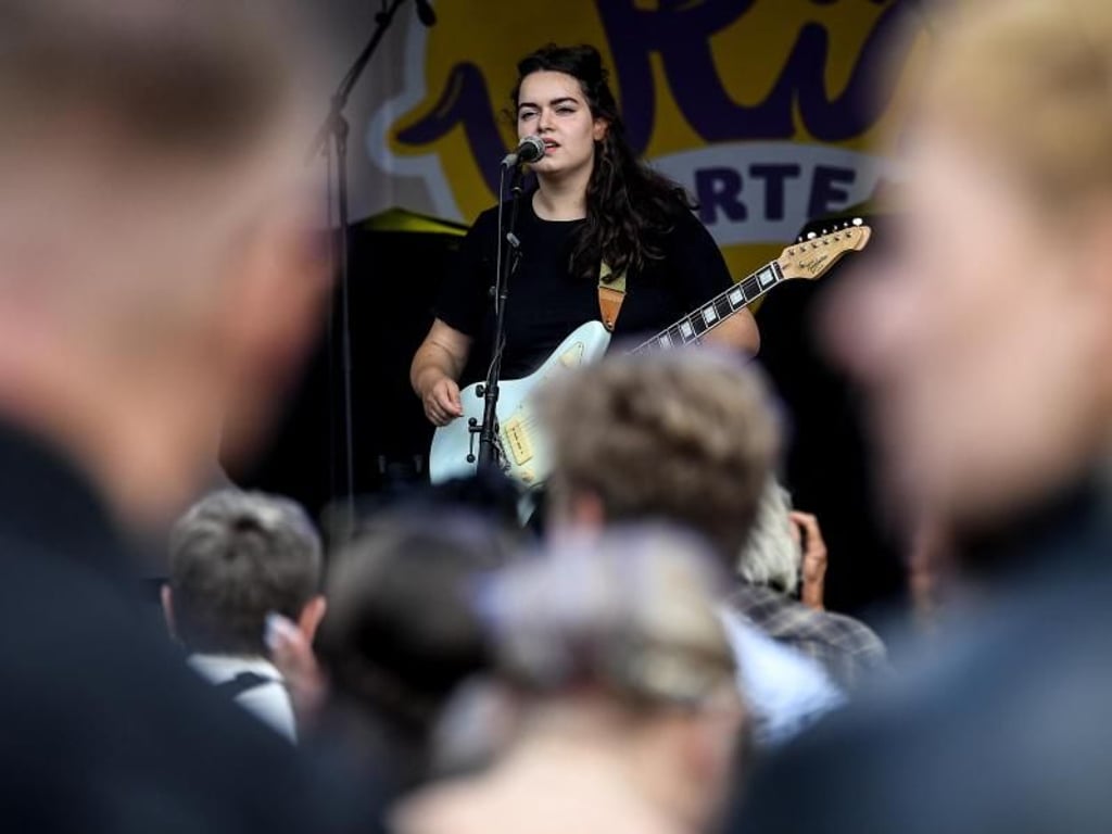 Sängerin Ilgen-Nur beim Lollapalooza Festival in Berlin. Foto: Britta Pedersen