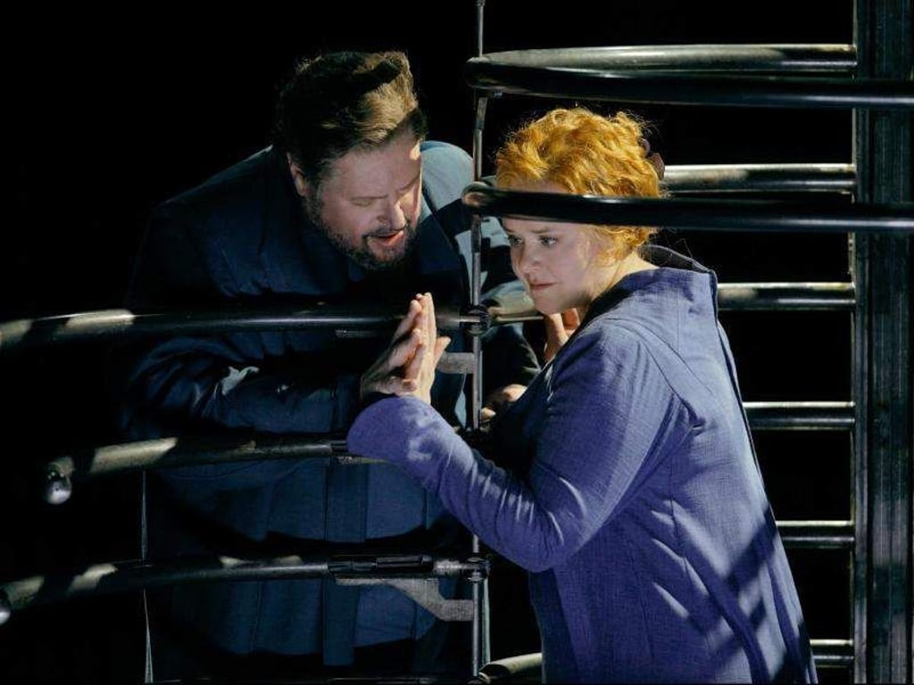 Stephen Gould als Tristan) und Petra Lang (Isolde) in einer Probe zur Oper «Tristan und Isolde» in bayreuth. Foto: Enrico Nawrath/Festspiele Bayreuth