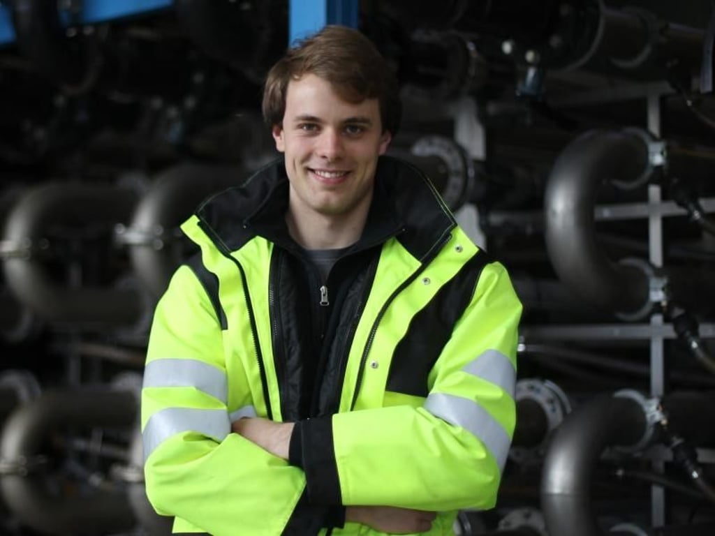 Jan Lacher ist im zweiten Ausbildungsjahr zur Fachkraft für Kreislauf- und Abfallwirtschaft. Für die Ausbildung ist formal kein bestimmter Schulabschluss vorgeschrieben, viele haben allerdings die mittlere Reife. Foto: Ina Fassbender
