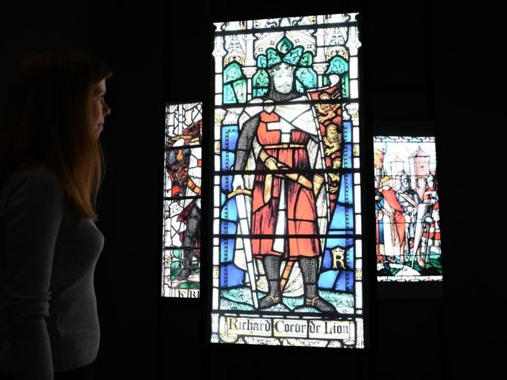 Das Glasfensters aus Dore Abbeyam, zeigt Richard I. Löwenherz. Foto: Uwe Anspach