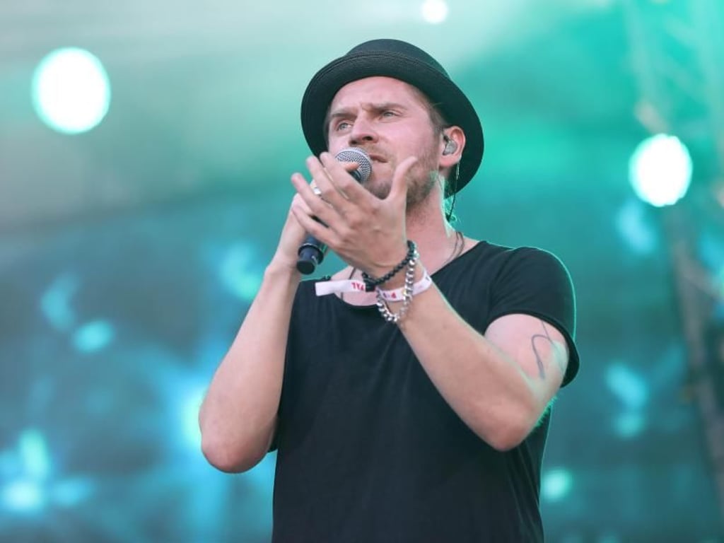 Sänger Johannes Oerding auf der Waldbühne in Berlin. Foto: Jörg Carstensen