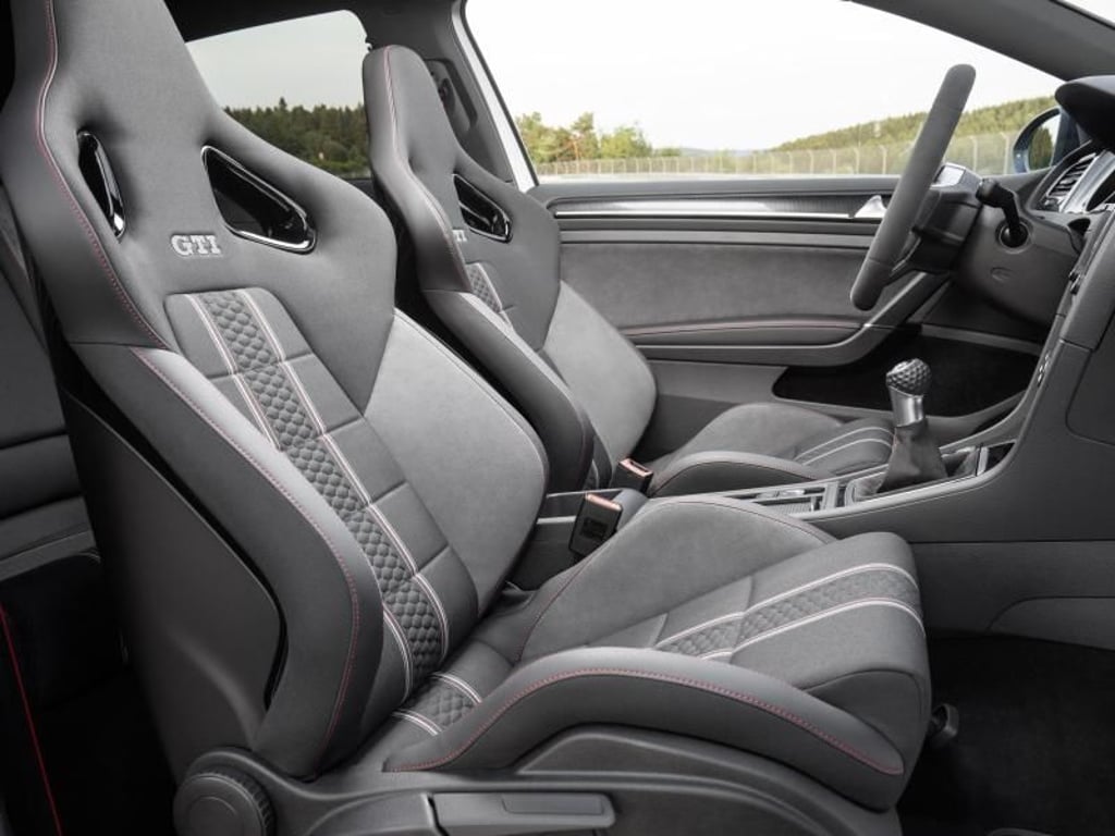 Statt der komfortablen GTI-Sessel gibt es Integralsitze. Foto: Volkswagen
