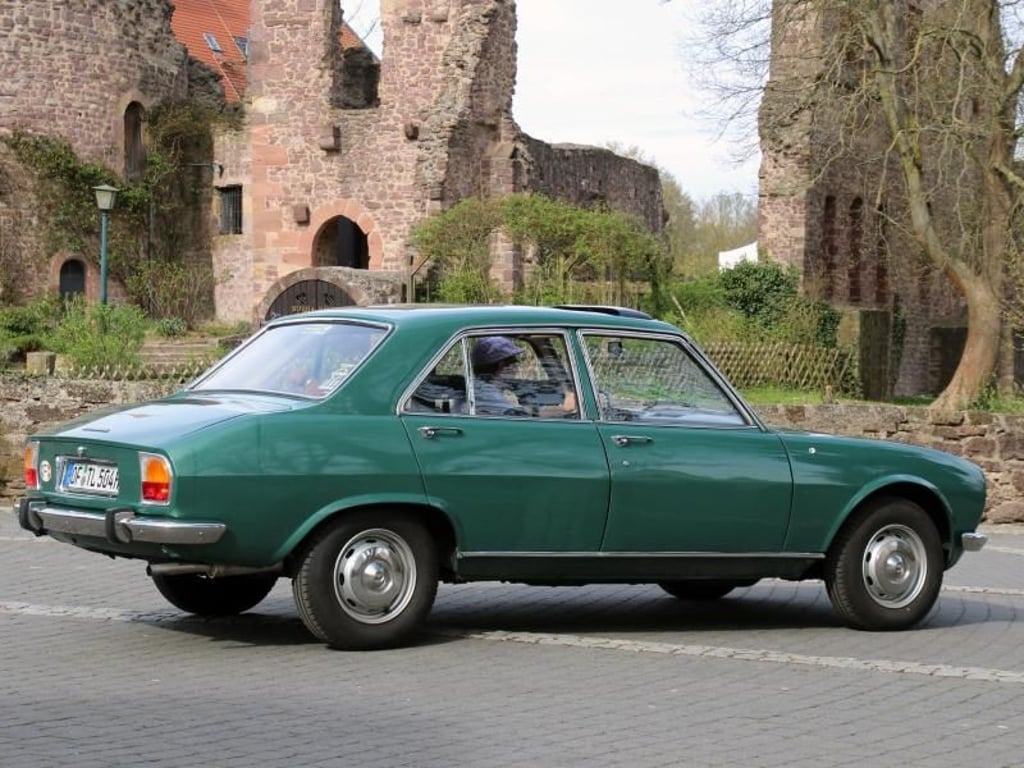 Flotter Franzose: Fürs Mitschwimmen im Verkehr taugt dieser Peugeot 504 von 1969 seinem Besitzer immer noch. Foto: Thomas Geiger