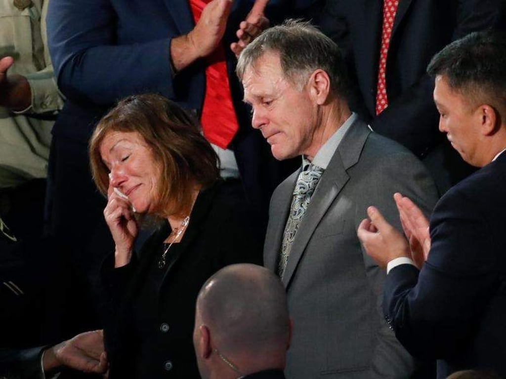 Eltern des gestorbenen US-Studenten Warmbier: Die Familie des gestorbenen US-Studenten Otto Warmbier hat Nordkorea wegen «brutaler Folter und Mord» verklagt. Foto: Pablo Martinez Monsivais/AP/Archiv