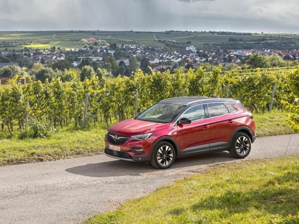 Dass der Opel Grandland X letztlich ein konventioneller Kompakter ist, beweisen auch die «vernünftigen» Motoren. Zunächst stehen nur Dreizylinder-Benziner mit 1,2 Litern Hubraum und 96 kW/130 PS oder ein Vierzylinder-Diesel mit 1,6 Litern Hubraum und 88 kW/120 PS. Foto: Opel/dpa