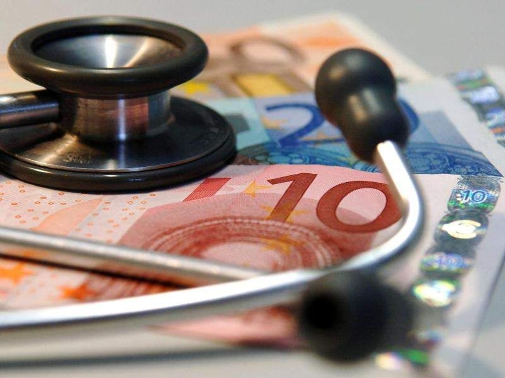 Auch 2018 ist mit Beitragserhöhungen in der privaten Krankenversicherung zu rechnen. Es gibt drei Möglichkeiten, sie zu umgehen. Foto: Jan Woitas/dpa