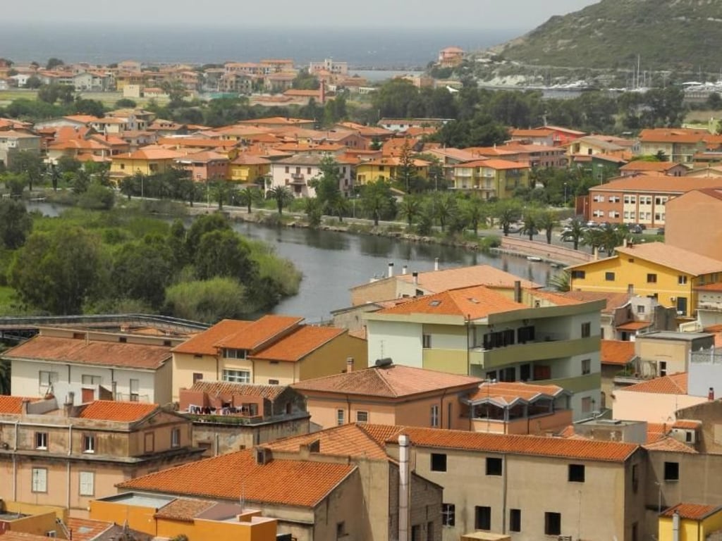 Blick auf die Dächer von Castelsardo, einer Gemeinde im Norden Sardiniens. Foto: Kristin Kruthaup