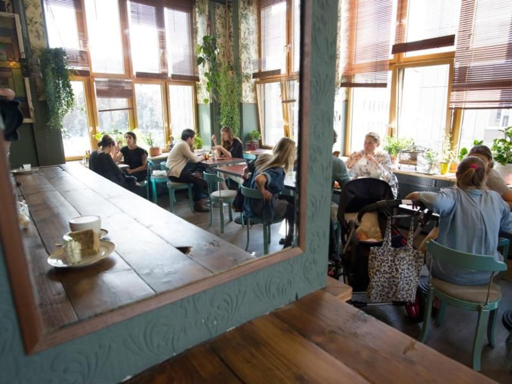 Im Café «House of Small Wonder» werden Essen mit europäisch-japanischem Twist serviert. Foto: Paul Zinken