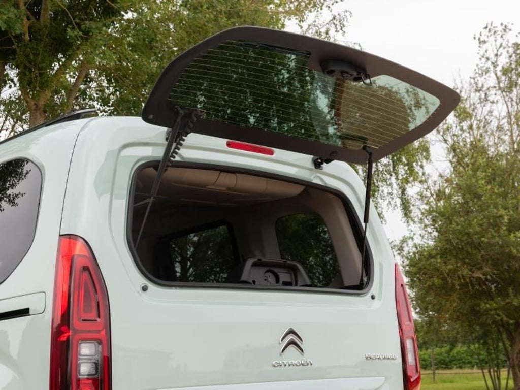 Lüften in engen Lücken: Bei einigen Autos wie zum Beispiel dem BMW 5er oder dem Citroën Berlingo (im Bild) lässt sich die Scheibe der Heckklappe separat zum Laden öffnen.
Foto: Citroën