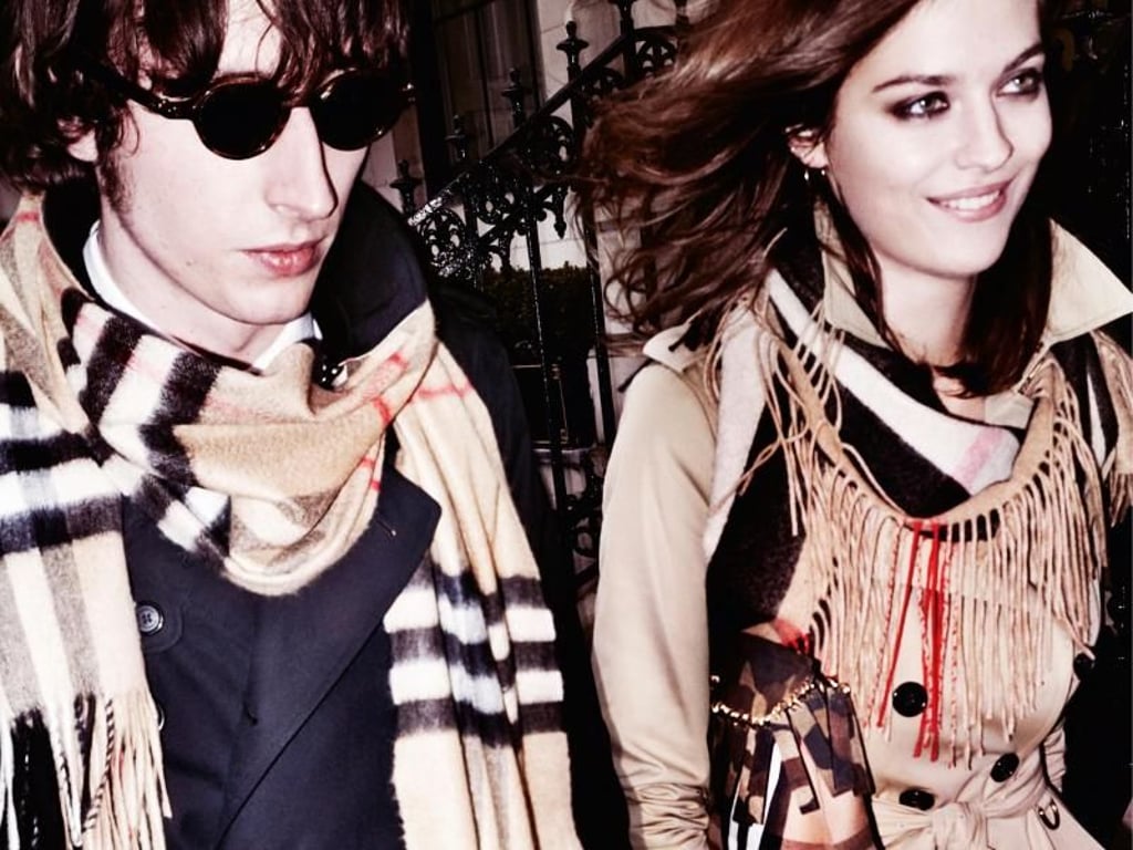 Sie bieten dem Wetter die Stirn: Trenchcoats kommen mit breitem Taillengürtel und großen Knöpfen daher, hier ein Beispiel von Burberry (je ca. 1695 Euro). Foto: Burberry