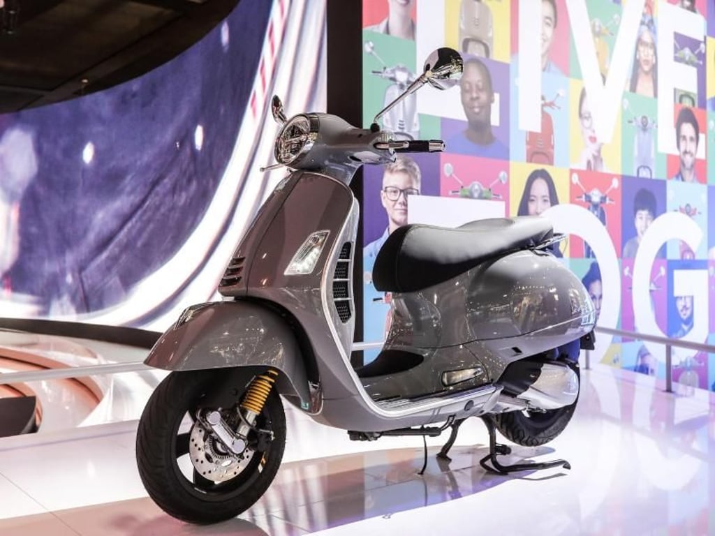 Großer Roller im klassischen Design: Vespa GTS Super Tech. Foto: Piaggio