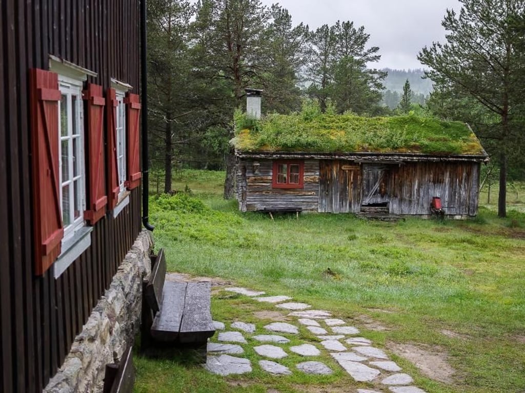 Romantisch und einsam steht die Trollheimshytta am Grund des Tales. Gemütlich wird es dort gerade dann, wenn das Wetter draußen eher schlecht ist. Foto: Philipp Laage