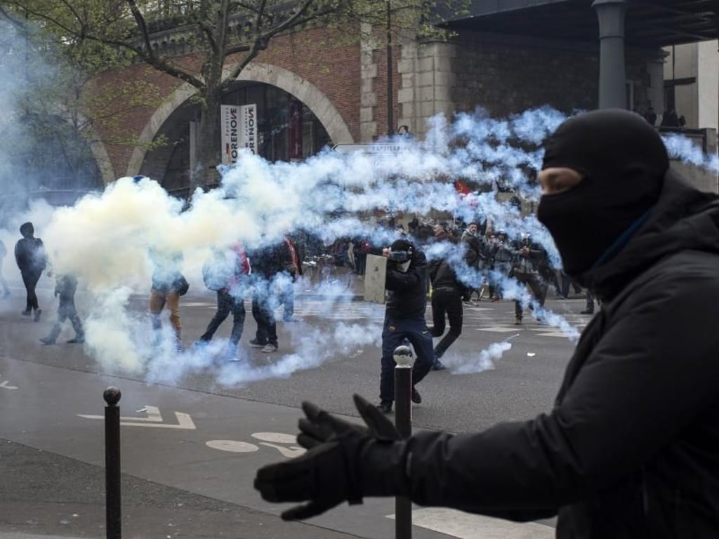 Maskierte Demonstranten lieferten sich erneut heftige Straßenkämpfe mit der Polizei. Foto: Jeremy Lempin