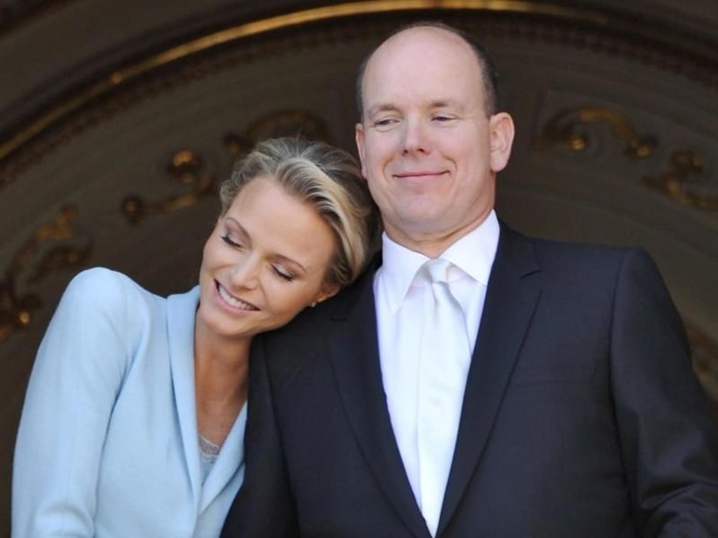 Fürst Albert von Monaco und Fürstin Charlène 2011 nach ihrer standesamtlichen Hochzeit in Monaco. Foto: Bruno Bebert