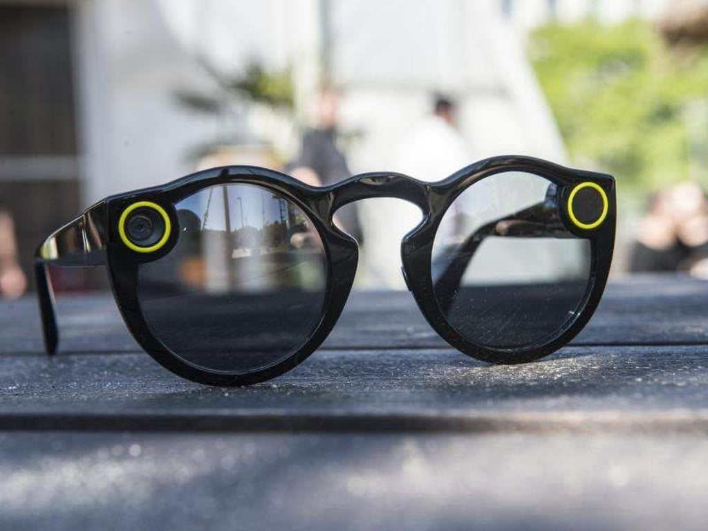 Der Nachfolger von Snapchats erster Kamera-Brille soll Fotos und Videos in besserer Qualität aufnehmen. Foto: Paul Zinken/Archiv
