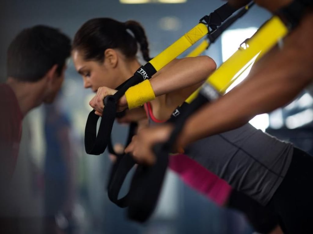Beim Schlingentraining wird nur mit dem eigenen Körpergewicht gearbeitet. Foto: Fitness First