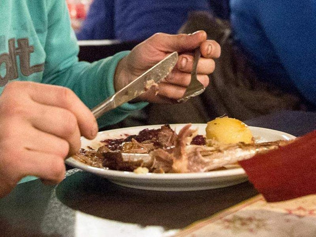 Wer sich Essen im Restaurant servieren lässt, sollte sich im Fall einer Allergie vorher über die Inhaltsstoffe aufklären lassen. Das Lokal ist dazu gesetzlich verpflichtet. Foto: Alexander Heinl