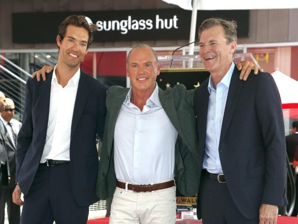 Michael Keaton (jm.) mit seinem Sohn Sean Douglas (l.) und Regisseur John Lee Hancock in Hollywood. Foto: Paul Buck
