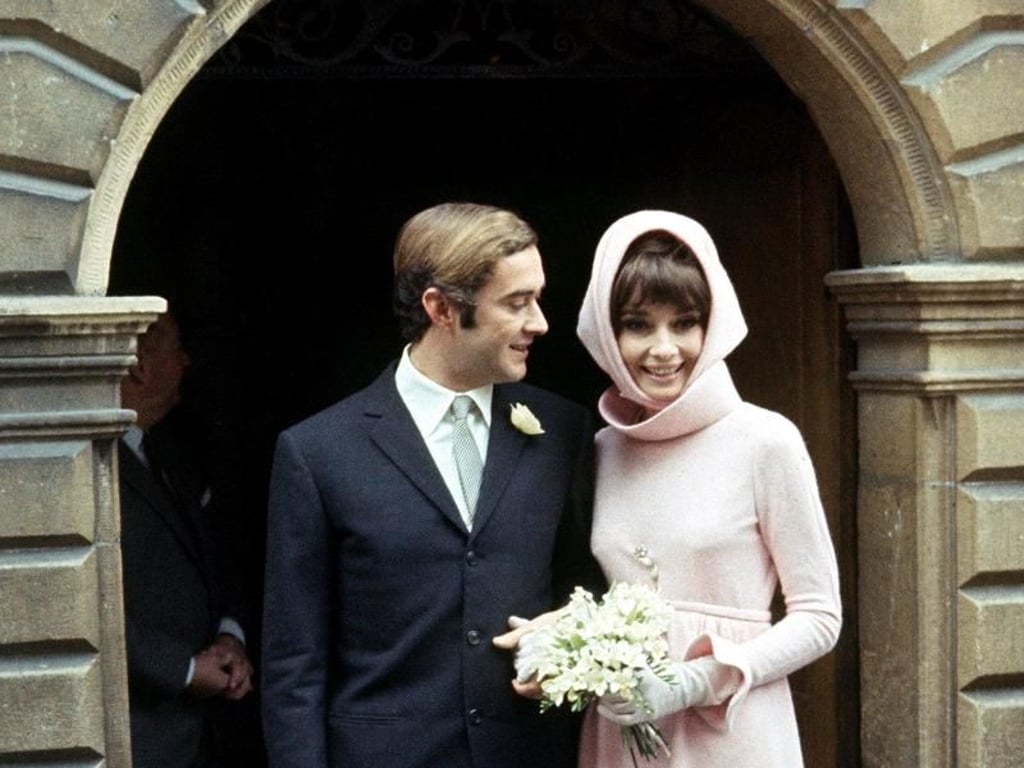 Audrey Hepburn und Andrea Dotti nach ihrer Trauung am 18.01.1969 in Morges/Schweiz. Foto: UPI