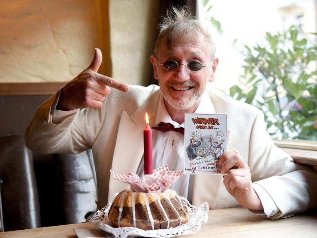Comiczeichner Rötger «Brösel» Feldmann feiert den 35. Geburtstag seiner Figur Werner und seinen eigenen 66. Geburtstag. Foto: Carsten Rehder