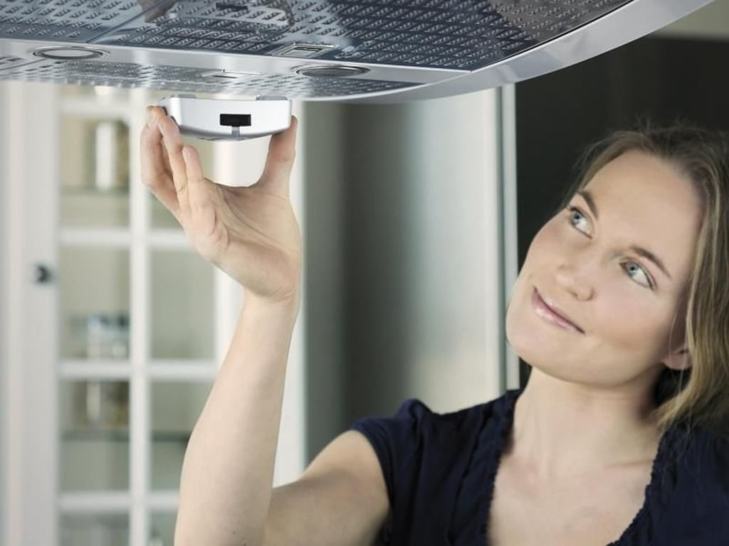 Der Indexa Herdwächter SGK510-3 von Innohome Oy (circa 410 Euro) warnt davor, wenn Essen auf dem Herd vergessen wird - und schaltet ihn gegebenenfalls ab. Foto: Innohome Oy