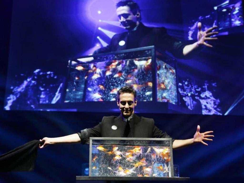 «Meistermagier» Luis de Matos zeigt seine Kunst. Foto: Handout/Live Nation