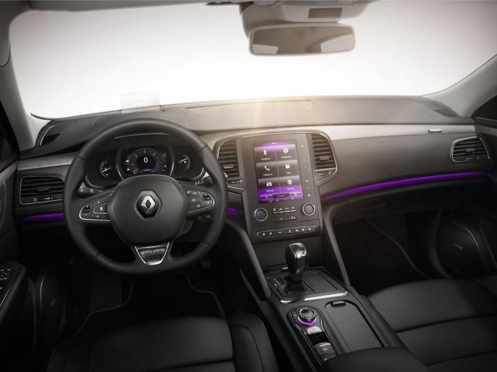 Der Touchscreen ist im Renault Talisman senkrecht montiert. Foto: Renault