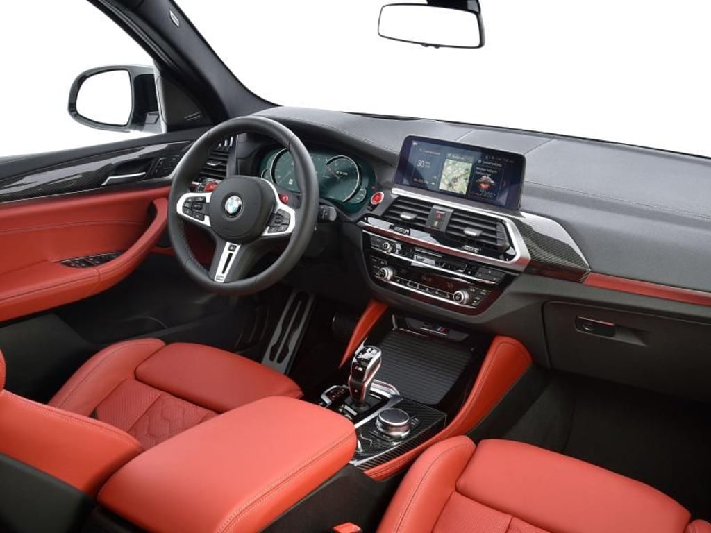 Der BMW X3M zeigt sich auch im Innenraum von seiner dynamischen Seite - vor allem durch seine Sportsitze mit hohen Seitenwänden. Foto: BMW