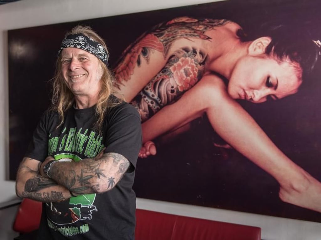 Tätowierer Maik Frey ist Verbandssprecher der Deutschen Organisierten Tätowierer und betreibt ein Tattoo-Studio in Esslingen. Foto: Daniel Maurer