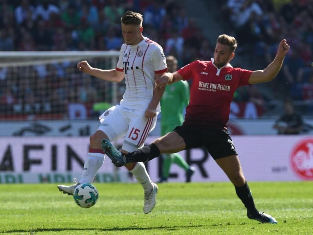 Bayerns Lukas Mai (l) wird gegen Frankfurt erneut im Kader stehen. Foto: Peter Steffen